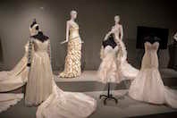 Betrothed: 250 Years of Wedding Fashion Bild 1