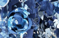 Denim – stylisch, praktisch, zeitlos. Blauer Stoff mit Gesch ... Bild 1
