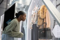 Ist Mode politisch? Raum „Mode“ in der Berlin Ausstellung ... Bild 1